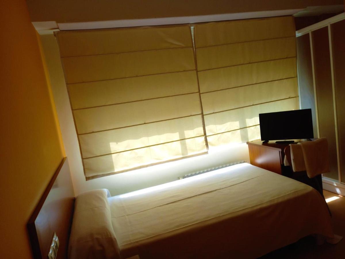 Pension San Roque ลูโก ภายนอก รูปภาพ